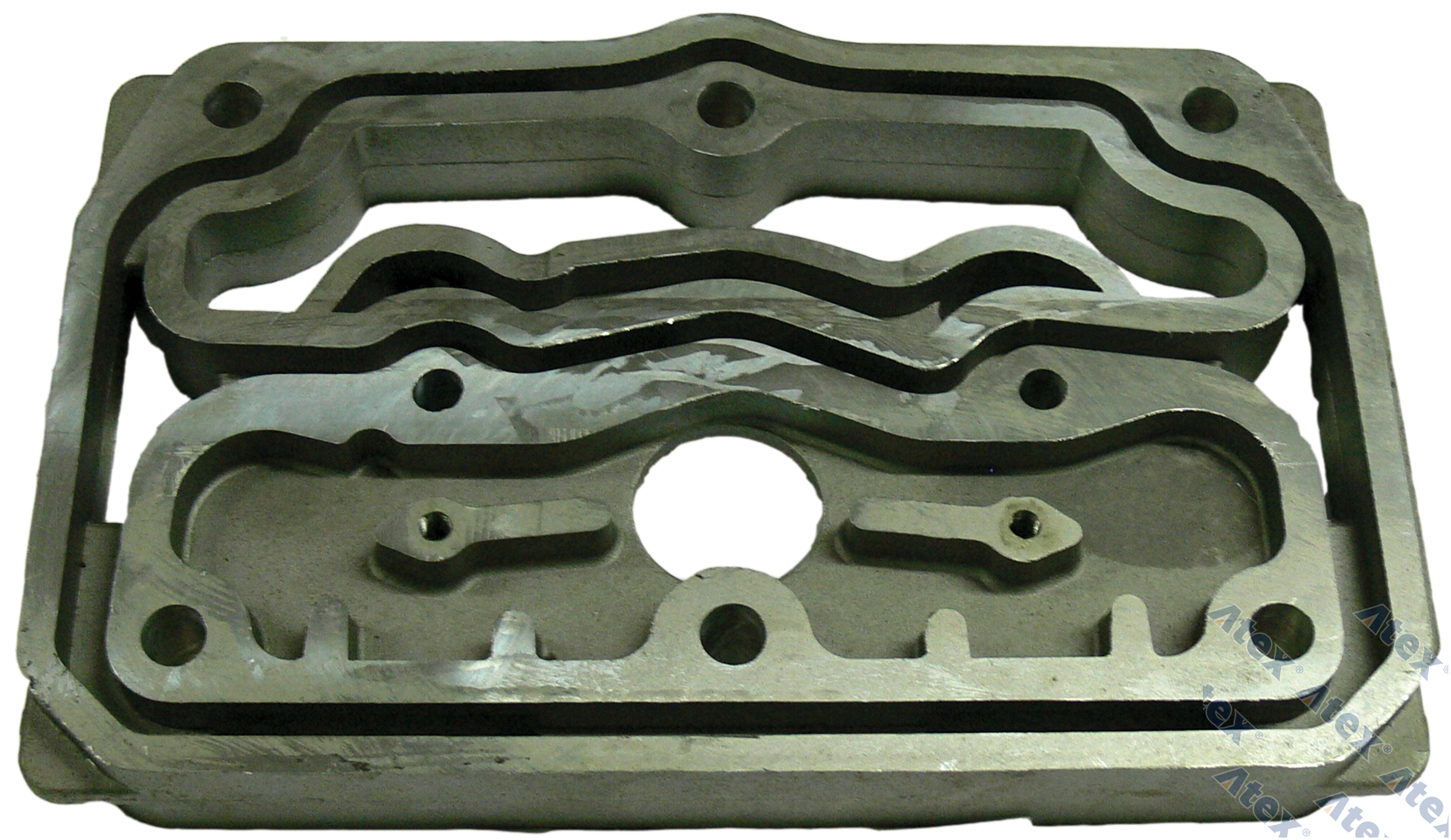 16-31195  Cylinder Head Middle